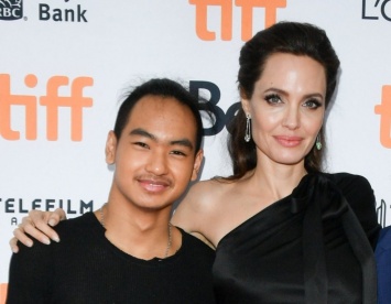 Старшего сына Анджелины Джоли могли выкупить у бедной семьи