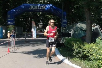 Украинец по жаре бежал без остановки 48 часов и пробежал 435,5 км (ФОТО)