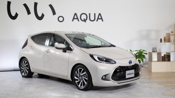 Toyota представила хэтчбек с расходом бензина 2.8 л/100 км