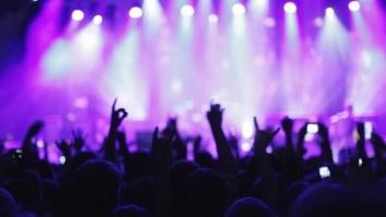 Исследование Jabra: 65% людей скучают по живому звуку концертов