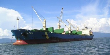 Украинца обвинили в пиратстве - захватил судно в Индийском океане, требуя свою зарплату (ФОТО)