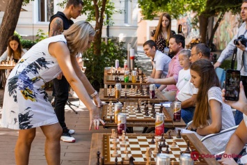 Одна против всех: одесская шахматистка-чемпионка поиграет с земляками в Горсаду