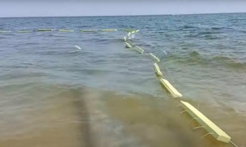 В Кирилловке на базах отдыха устанавливают сетки от медуз - насколько они эффективны, - ВИДЕО