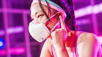 LG выпустила защитную маску с микрофоном и динамиками