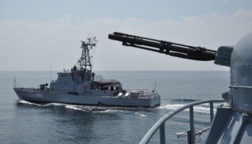 Экипаж ВМС Украины на пути в Грузию провел боевые учения в Черном море