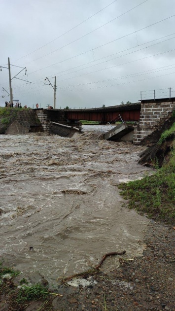 В Забайкалье из-за наводнения рухнул мост на Транссибе