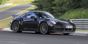 Гибридное купе Porsche 911 проходит испытания на Нюрбургринге