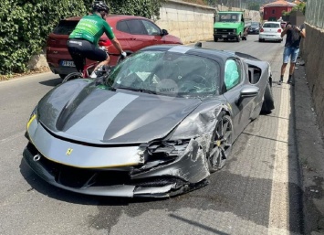 Новейший суперкар Ferrari разбили в ДТП вскоре после покупки | ТопЖыр