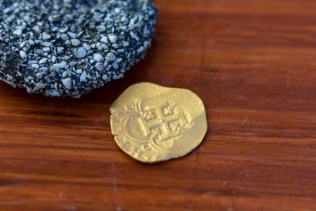 У берегов Флориды впервые за 20 лет нашли золотую монету с затонувших 4 столетия назад испанских галеонов - ее стоимость оценили в $98 тыс