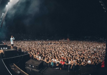 Забыли про карантин: на концерт Макса Коржа в Одессе пришло 45 тысяч людей