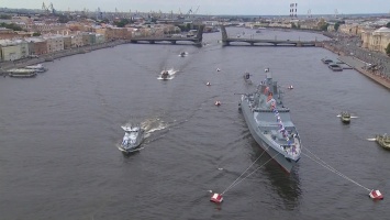 В Петербурге зрителей вопреки запрету пустили смотреть парад ВМФ