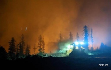 Лесные пожары распространились уже на 12 американских штатов