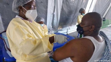 Пандемия: буксующая вакцинация в Африке повышает риск для других стран