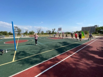 В Сакской школе № 2 благодаря нацпроекту открыли новую спортплощадку