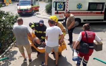 Херсонские спасатели оказали помощь пенсионерке, которая упала и сломала ногу
