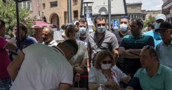 Из-за нехватки вакцин от Covid-19 иранцы едут прививаться в Армению