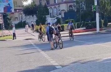 Мелитопольские велосипедисты правил не знают. Или их игнорируют (видео)