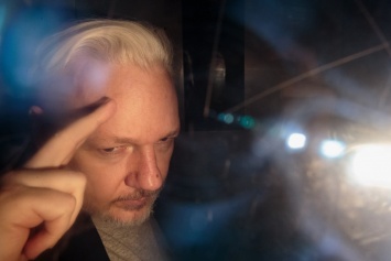 Трибунал лишил основателя WikiLeaks Джулиана Ассанжа гражданства Эквадора