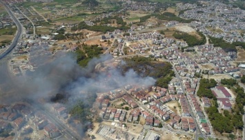 В Анталии вспыхнул масштабный лесной пожар - эвакуировали пять населенных пунктов