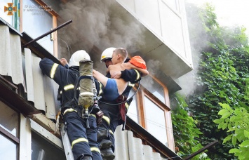 Пожарные спасли ребенка из горящей квартиры на 4-м этаже в Николаеве (ФОТО)