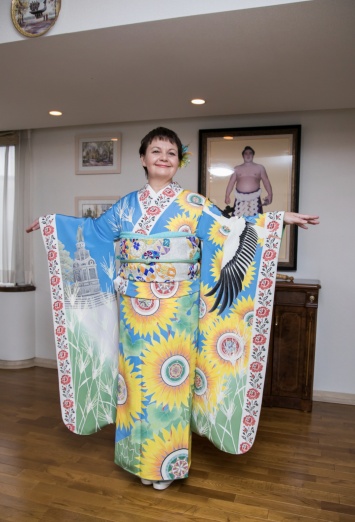 Японцы создали кимоно для каждой страны-участницы Олимпиады. На украинской версии - два аиста. Фото