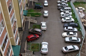 Киев вводит плату за парковку автомобилей во дворах жилых домов: справедливости ради