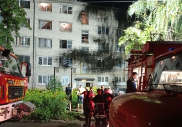 Эвакуировали 35 человек: на Шевченковском произошел пожар в многоэтажке