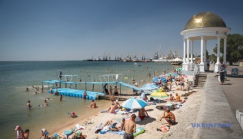 На пляжах Бердянска не рекомендуют купаться из-за инфекции в море