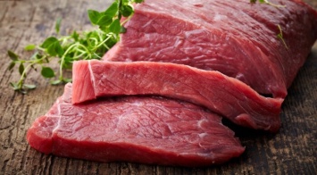 Импортное мясо: с начала года выросли заграничные поставки курятины и свинины