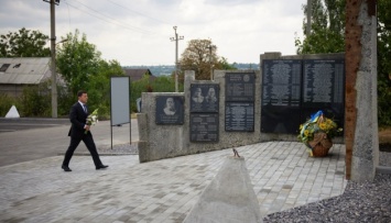 Зеленский почтил память погибших военных, которые защищали Авдеевку