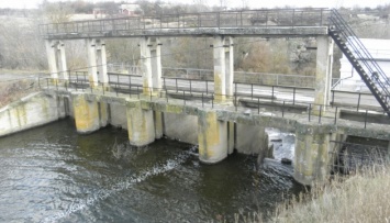 На Черкасчине из-за неконтролированных перекрытий речки упал уровень в водохранилище