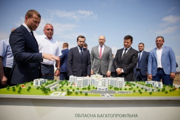 Зеленский в Краматорске дал старт строительству областной больницы