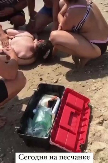На побережье Мариуполя откачивали 47-летней пьяную женщину, - ФОТО