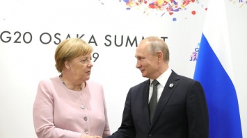 "Они говорят друг другу все в лицо": биограф Меркель рассказал, как она и Путин "кричали друг на друга"