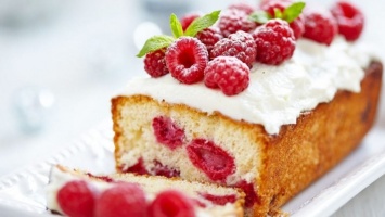 Готовим по вкусным рецептам: пирог и торт с малиной