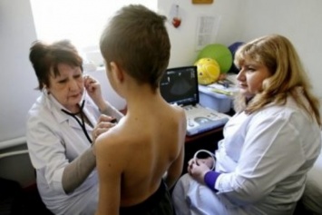 Медосмотр в украинских школах: когда и каких врачей надо пройти