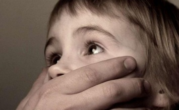 Почему так долго молчали: в Каменском мужчина 5 лет насиловал родных детей