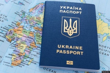 Еврокомиссия призвала Украину отказаться от выдачи второго заграничного паспорта