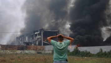 Пожар в пригороде Афин вышел из-под контроля, эвакуировали тысячи жителей