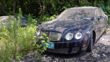 Кладбище заброшенных Aston Martin и Bentley показали на видео | ТопЖыр