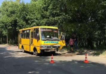 Есть пострадавший: в Днепре автобус №157 попал в жесткое ДТП