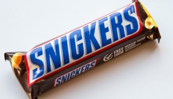 Snickers в Испании пришлось извиняться за рекламу после обвинений в гомофобии