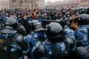 Москвичу, распылившему газ в бойца ОМОН, запросили 4 года колонии