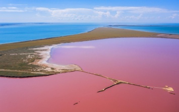 Уникальное Розовое озеро под Геническом показали в спецпроекте TRAVEL UA 30 (видео)