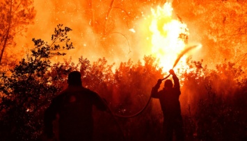 Тушили добровольцы, армия и даже местные власти: 426 пожаров за сутки зафиксировали в Греции