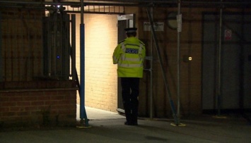 Мужчина с ножом ранил двух полицейских и социального работника в Лондоне