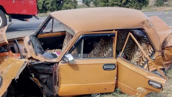 Авария на Днепропетровщине: пострадавшего доставали спасатели