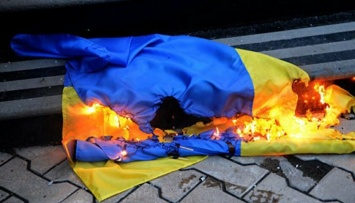В Мариуполе разыскали парня, который сжег флаг Украины. Ему грозит три года тюрьмы, - ФОТО