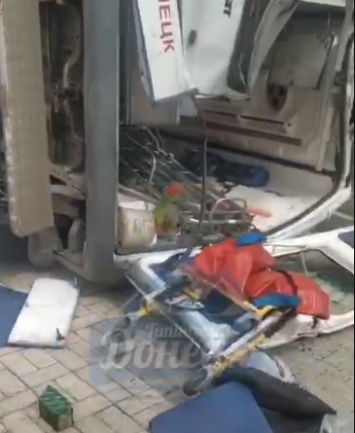 В Донецке микроавтобус не пропустил «скорую»: погиб фельдшер, есть пострадавшие, - ФОТО