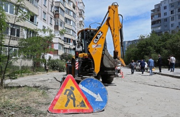 Аксенов сомневается, что подрядчики реконструкции придомовых территорий в Симферополе завершат работы до 1 сентября